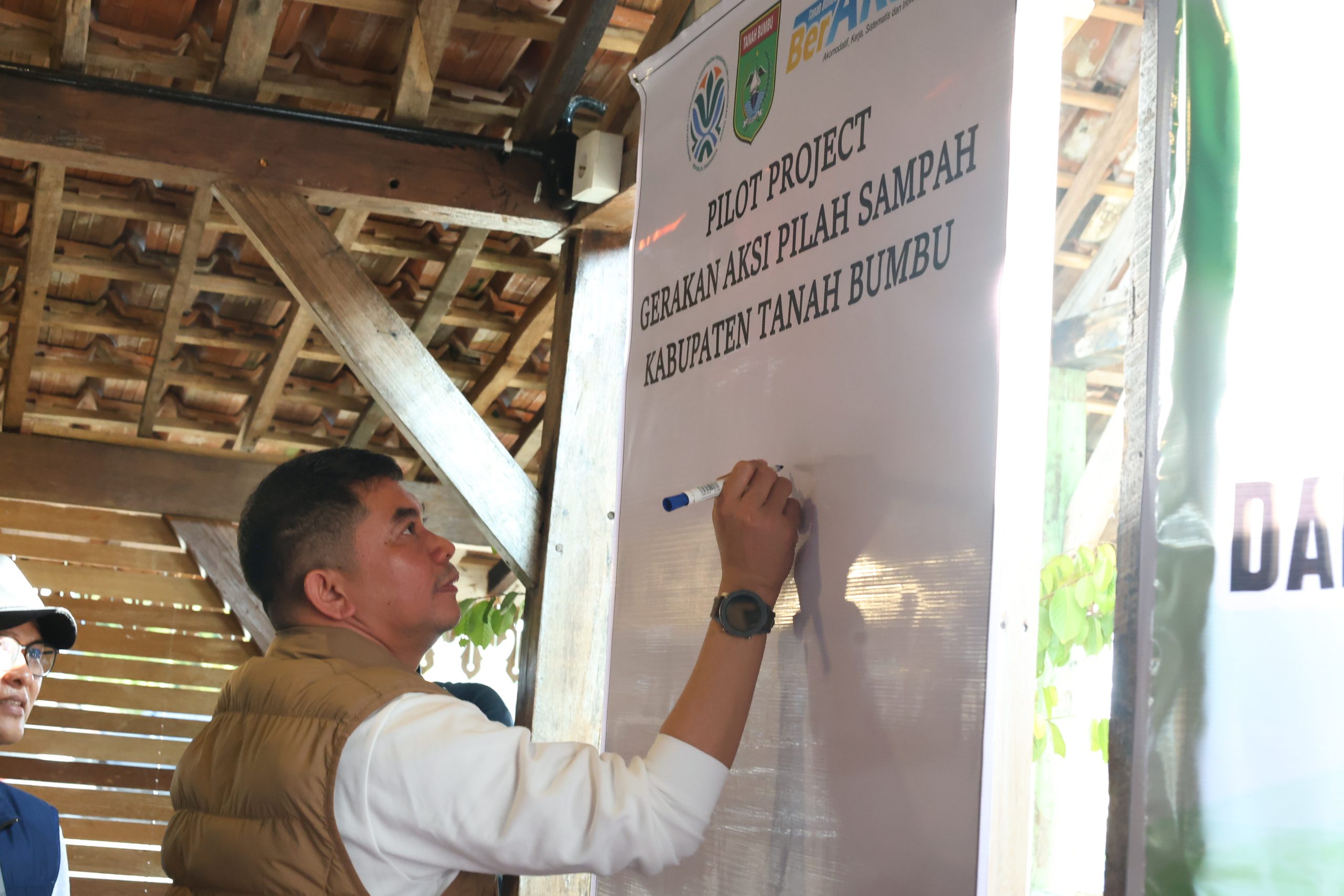 Tanah Bumbu Canangkan Gerakan Pilah Sampah di Hari Jadi ke-23 dan Peringatan Hari Bumi 2026